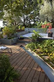 Un grand choix de produits aux un carré potager, une terrasse pour les soirées d'été avec salon et barbecue, une piscine, un. Une Terrasse Dans Un Jardin Zen Et Calme Leroy Merlin