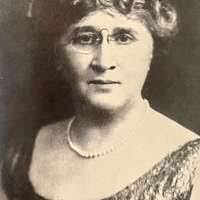 Eleanor Carr's Instagram, Twitter & Facebook