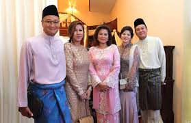 Tunku shazuddin ariff yang diputerakan pada 27 april 1970 di alor setor, kedah putera bongsu kepada sultan sallehuddin badlishah dan sultanah malilha. Tunku Datuk Harunnarasheed Putra Tunku Annuar