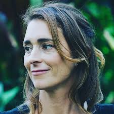 Amazon.com: The One Memory of Flora Banks: 9780399547010: Barr, Emily: Books