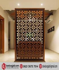 Semakin mahal dan langkanya lahan tanah terutama di daerah perkotaan menjadikan semua orang harus. Desain Partisi Ruang Tamu Minimalis Terbaru Jual Partisi Minimalis Jati Murah Model Sketsel Penyekat R Door Design Interior Diy Garden Furniture Lobby Design