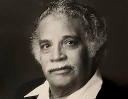 En esta fotografía, Daniel Santos se nos parece un poco a Gabriel García  Márquez, cariñosamente conocido como el Gabo. ¿Qué creen? Por cierto, entre  ambos existió una mutua admiración. Gabo lo menciona