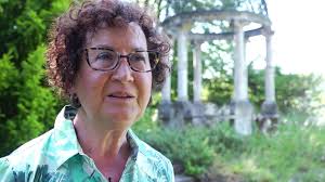 Nach dem zweiten staatsexamen 1977 unterrichtete er als allen voran winfried kretschmann. Gerlinde Kretschmann Im Park Der Villa Reitzenstein Youtube