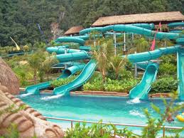 But i think not many of you know that there is a hot springs & spa which operate from 6.00pm to 11.00pm apart from the other parks namely water park, amusement park, tiger valley, tin valley, adventure park and petting zoo. Lost World Of Tambun Theme Park In Ipoh