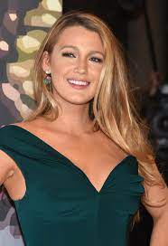Blake looks incredible in those tight jeans (i.redd.it). Blake Lively Schockiert Uns Mit Diesem Neuen Look