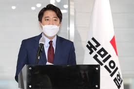 이준석, 국민의힘 당대표 여론조사 또 1위. êµ­ë¯¼ì˜íž˜ ì‹ ìž„ ë‹¹ëŒ€í'œì— ì´ì¤€ì„ í™•ì • ê±°ëŒ€ ì•¼ë‹¹ ì²« 30ëŒ€ ë‹¹ëŒ€í'œ