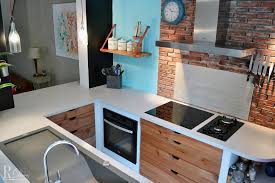 En raison de la taille des logements, les salles à manger aménagées dans une pièce à part se font de plus en plus rares. Petite Cuisine 15 Cuisines De Petite Surface Pour Faire Le Plein D Idees D Amenagement Par Marion Arnoud Loherst Domozoom Com