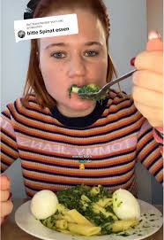 Weihnachtsessen: Ein Mukbang Erlebnis mit Spinat