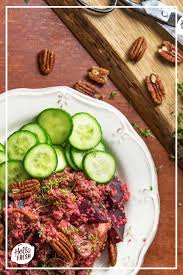Quinoa Met Rode Biet Komkommer En Pecannoten Recept Hellofresh Recept In 2020 Quinoa Rode Bieten Komkommer