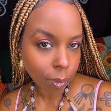 Goddess Miki 👑✨ (@miki_magick)