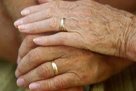 Ihr Seid Auf Der Suche Nach Einer Rede Zur Goldenen Hochzeit Dann Werdet Ihr Bei Uns Garantiert Fundig Goldene Hochzeit Goldene Hochzeit Rede Diamantene Hochzeit