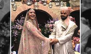 Anushka sharma enjoying cherries with virat kohli before india vs sri lanka world cup 2019 match. Revealed Details Of The Food Served At Anushka Sharma Virat Kohli S Wedding India Com