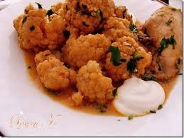 Intro cratita punem uleiul in care calim ceapa, adaugam rosiile curatate de samburi si pielite, apoi adaugam conopida. Mancare De Conopida Cu Pui Retete Culinare Laura Adamache