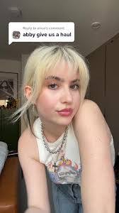 Abbie Go's Instagram, Twitter & Facebook