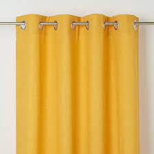 Double rideau sur fond blanc avec motifs jaune légèrement moutarde. Rideau Goodhome Novan Jaune 140 X 260 Cm Castorama