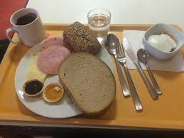Leinwandhaus is 350 metres from this inn, while iron bridge is 800 metres away. Unser Koch Prasentiert Sein Buffet Bild Von Jugendherberge Frankfurt Frankfurt Am Main Tripadvisor