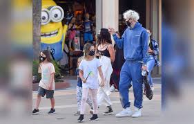 The 'dirt' singer went on the ellen degeneres show to talk about why he carries her dna around with him. 11ywnd83ar1tqm