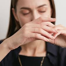 skin ring collection K18ムーンチェーンリング ¥7,700 K18 ミラーアズキチェーン ¥6,600 K10  レイプレーンスキンリング ¥12,100 K10 レイコンビツイストリング ¥11,000 K10 レイプレーンツイストリング ¥11,000  #pastierra#パティエラ#jewelry#ジュエリー #ハート#heart ...