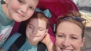 Amber Babb's Instagram, Twitter & Facebook