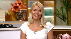 This morning's holly willoughby shows off her stunning chandelier in rare home picture. Holly Willoughby Fans In Tears Over Her White Dress Entertainment Daily