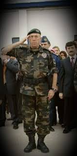 Kendi silahıyla intihar ettiği ileri sürülen eski özel harekat daire başkanı behçet oktay'ın ölümünde, fetullahçı terör örgütü'nün (fetö) parmağının olduğunu düşünen oktay ailesi. Behcet Oktay Posts Facebook