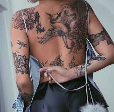 Сегодня ее можно заметить у каждой тату — это один из способов самовыражения, поэтому, выбирая эскиз, задумайся о том, что в. Zhenskie Tatu