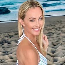 Jennifer Dell's Instagram, Twitter & Facebook