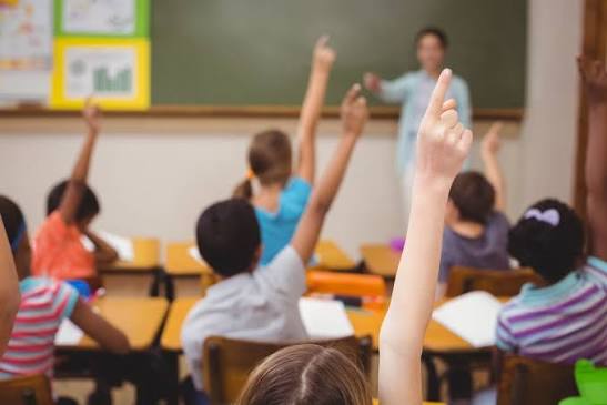 Portekiz’de yeni eğitim yılı öğretmen açığıyla başladı: 2.700 ders programı hâlâ boş