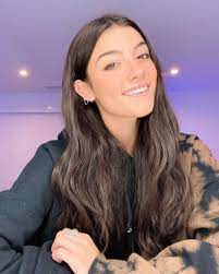 This is the official online store of charli d'amelio. Online Hate Charli D Amelio Hat Keine Lust Mehr Auf Tiktok Promiflash De