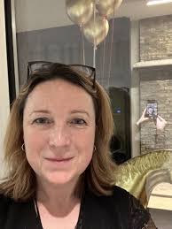 Iona Scott's Instagram, Twitter & Facebook