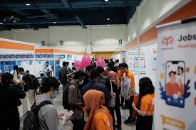 Malaysia's 100 brings fresh graduates the best career opportunities from the country's most popular recruiters, as voted by students and graduates in. Mega Career Fair Attracts Strong Crowd Despite Pandemic Hr Asia