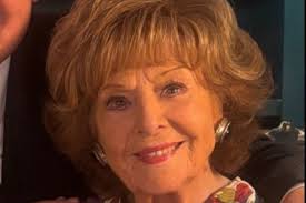 Coronation Street fans 'need more' as Weatherfield legend makes rare  appearance before big move