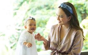 Find and follow posts tagged shandy aulia on tumblr. Shandy Aulia Pamer Foto Claire Pre School Bareng Teman Teman Bule Bikin Gemas Sekaligus Khawatir