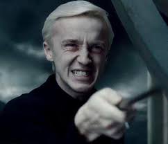 คุณคิดว่าลูเซียส มาลฟอยเป็นพ่อแม่ที่ทำร้ายร่างกายหรือจิตใจไหม?  ทำไมถึงคิดอย่างนั้น หรือทำไมถึงไม่คิดอย่างนั้น? : r/harrypotter