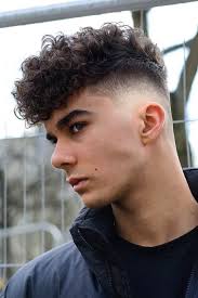 15 Exclusive Men S Haircuts Proving You Need To Get A Drop Fade Naturlocken Frisuren Lockige Haare Schneiden Und Mannerhaarschnitte