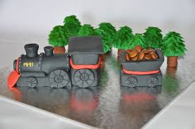 Pin By Laura Templeton Cake Design P On Sugar Craft Train Cake Train Birthday Cake Cake Design Tutorial