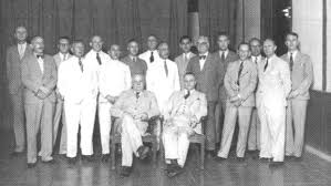 Bersama moh hatta, soekarno menjadi tokoh sentral yang terus didesak para pemuda agar segera memproklamasikan kemerdekaan indonesia. Antara Freemasonry Indonesia Soekarno Dan Bung Hatta