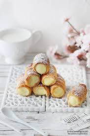 We love that this recipe, with its mini cannoli cones, looks so fancy yet is actually pretty easy. Cannoncini Alla Crema La Tana Del Coniglio