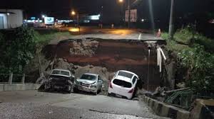 Examples of brusque in a sentence. Sc Cabeceira De Ponte Cai Em Brusque E Tres Carros Ficam Danificados Istoe Independente