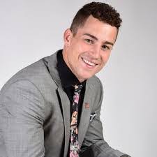 Nicole Hiser's Instagram, Twitter & Facebook