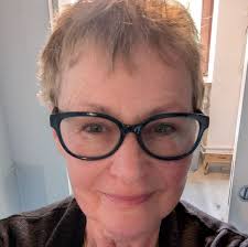 Dr. Dieter Rummel, langjähriger Chefarzt des Mathilden-Hospitals in  #Büdingen, ist jetzt verabschiedet worden. Ein Mediziner aus Leidenschaft  hat die Klinik verlassen.