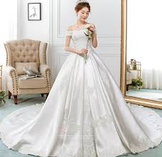 Entscheiden sie sich selbst, ein brautkleid mit kurzer schleppe oder mit langer schleppe zu. Royal Schleppe Rucken Schnurung Kurze Armel Schulterfrei Satin Brautkleid 7kleid