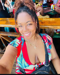 I'm a successful, kind-hearted businesswoman who enjoys movies, reading,  and music. Seeking someone special to share romantic experiences.