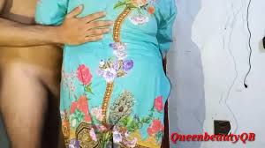 Арабские женщины жестко оттраханы неопытным мальчиком - возбужденная  арабская девушка, moti Aunty ko choda смотреть онлайн