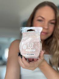 💗 I am LOVING this fragrance! It's cozy fresh and perfect for the holiday  season. And the best part is that it is 10% off this month! ☕️ 🧥 Cocoa  Cashmere -