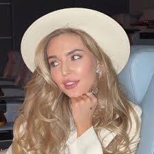 Kristina Oliver's Instagram, Twitter & Facebook