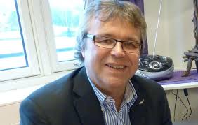 Fylkesdirektøren går av