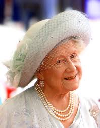 Queen mum /strong] to holenderska marka, która przebojem weszła na rynek mody ciążowej. The Queen Mum Was The Original Meghan Markle The First Commoner To Marry Into The Royal Family And Seen As A Breath Of Fresh Air