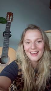 Am 24. Oktober 2024 heissen wir Fabienne auf unserer Talentbühne  „Niesenlicht“ willkommen⛰️. , Fabienne ist auf einer Farm im Kandertal  aufgewachsen. Seit 2023 arbeitet sie mit dem Zürcher Produzenten ...