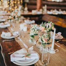 Bienvenue sur decodefete.com, le site des idées déco pour vos mariages, anniversaires, baptêmes. Decorer Une Table De Mariage Nos Astuces Blog But